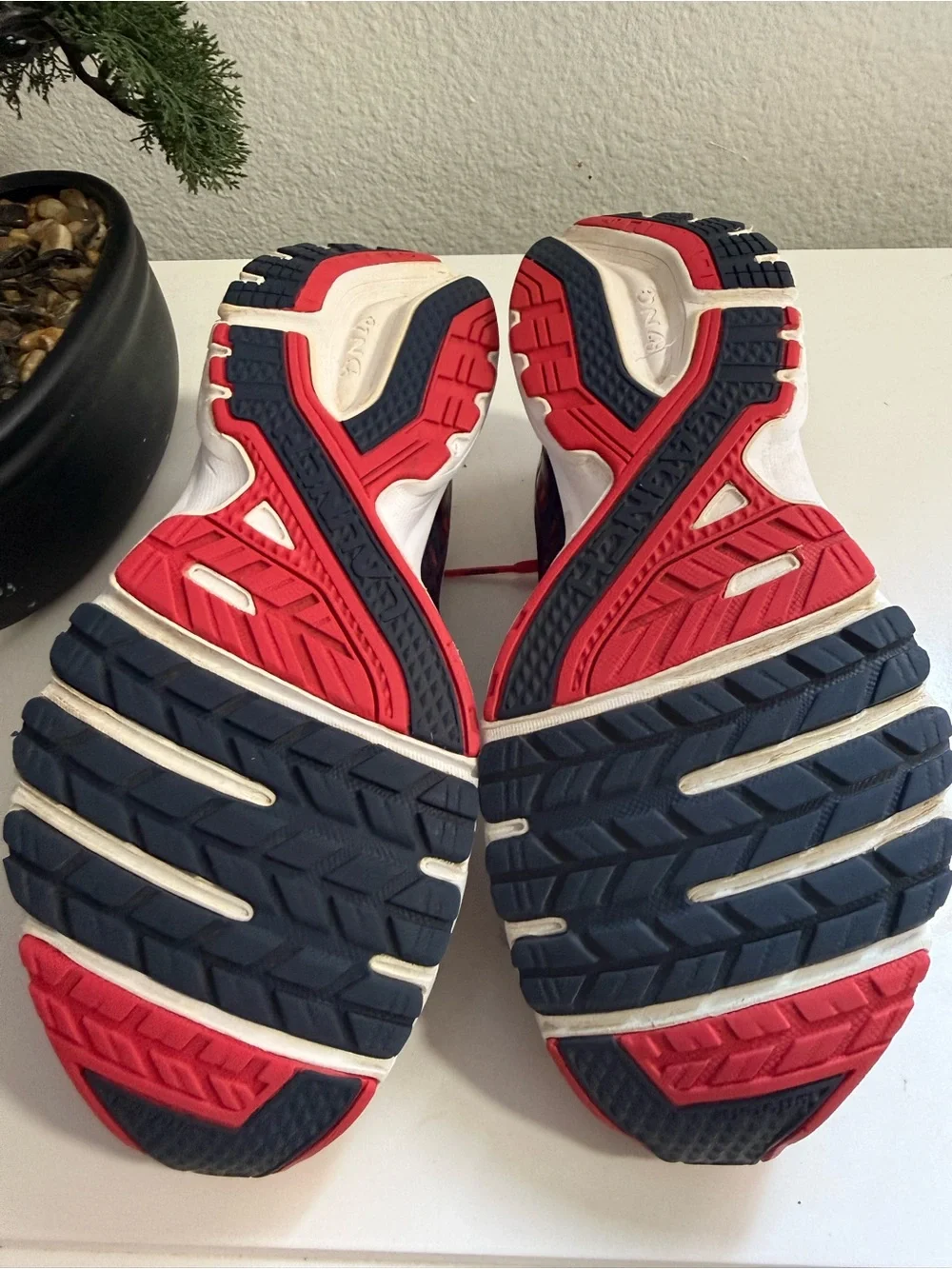 Brooks launch 3 Women size 7.5 Running Shoes - Navy with Red/Pink Accents